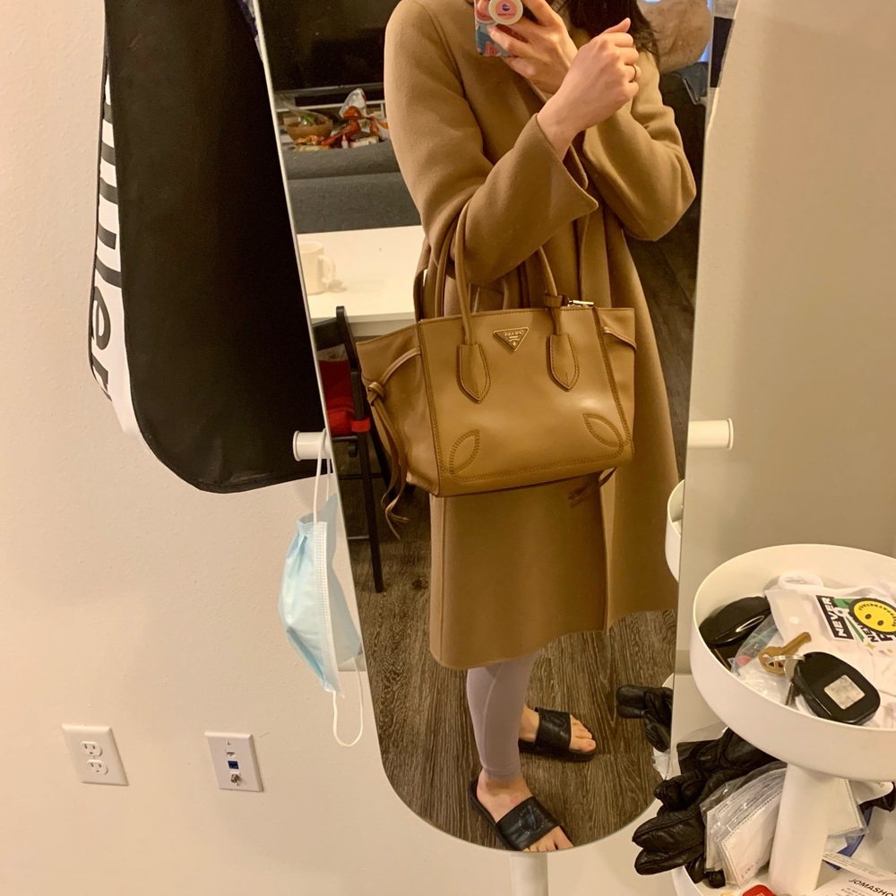 Classic Prada Leather Handbag in Caramel👜 - Picture 15 of 16